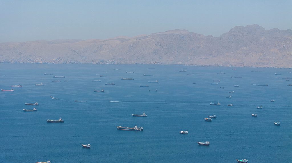 Απίστευτη αμερικανική επίθεση σε φορτηγό πλοίο στα Στενά του Ορμούζ – Τι συνέβη πραγματικά; - NewsPoint.gr