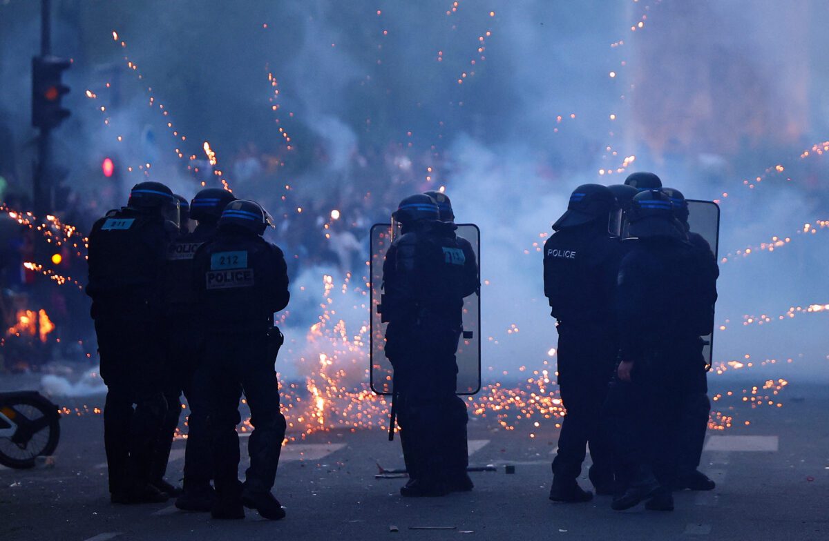 Απίστευτες σκηνές χάους στο Παρίσι μετά τον τελικό: 416 συλλήψεις, τραυματίες αστυνομικοί και νύχτα τρόμου στους δρόμους! - NewsPoint.gr