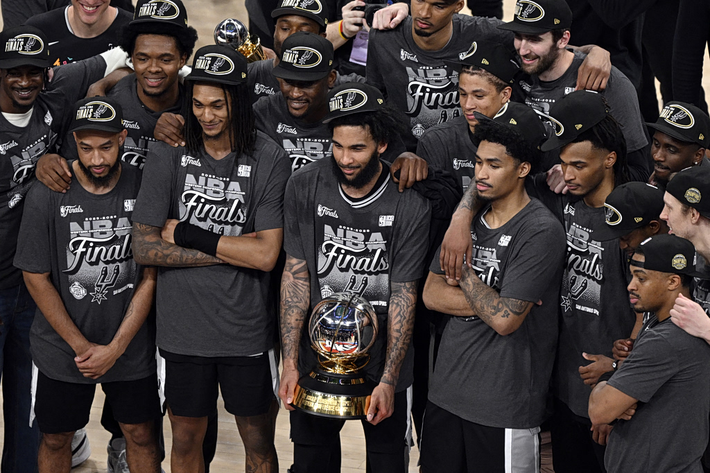 Σοκ στο NBA: Οι Σπερς υπέταξαν τους πρωταθλητές και βρέθηκαν στους τελικούς μετά από 12 χρόνια! - NewsPoint.gr