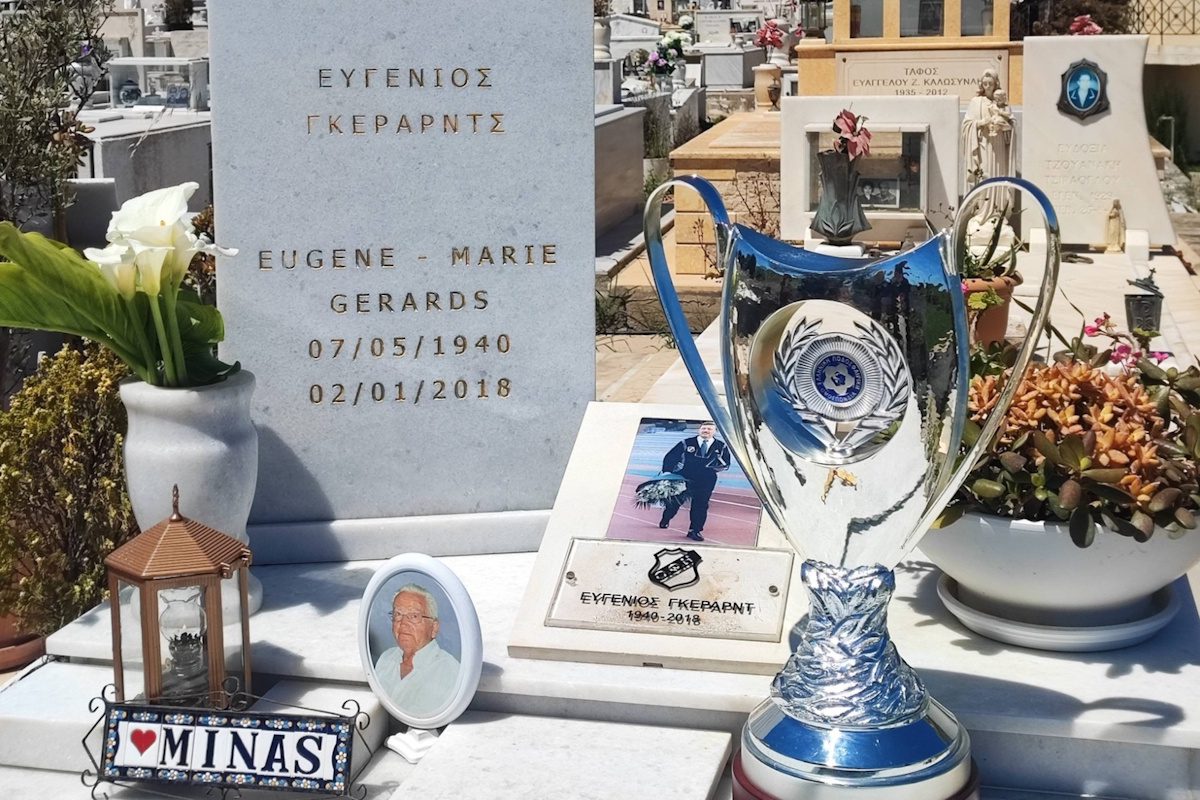Συγκινεί η χειρονομία του ΟΦΗ: Το Κύπελλο Ελλάδας Betsson στον τάφο του Ευγένιου Γκέραρντ – Η στιγμή που πάγωσε τα συναισθήματα όλων! - NewsPoint.gr