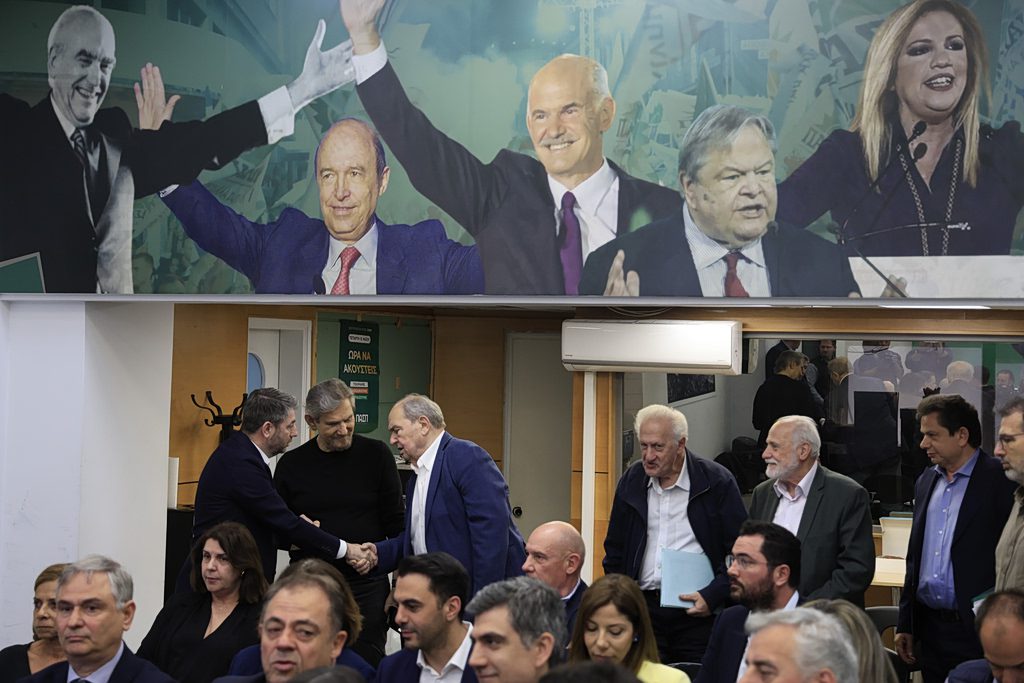 Η έκπληξη του ΠΑΣΟΚ: Πώς κρίνεται το μέλλον της Θεοδώρας Τζάκρη μετά τις τελευταίες εξελίξεις; 1 Η έκπληξη του ΠΑΣΟΚ: Πώς κρίνεται το μέλλον της Θεοδώρας Τζάκρη μετά τις τελευταίες εξελίξεις; - NewsPoint.gr