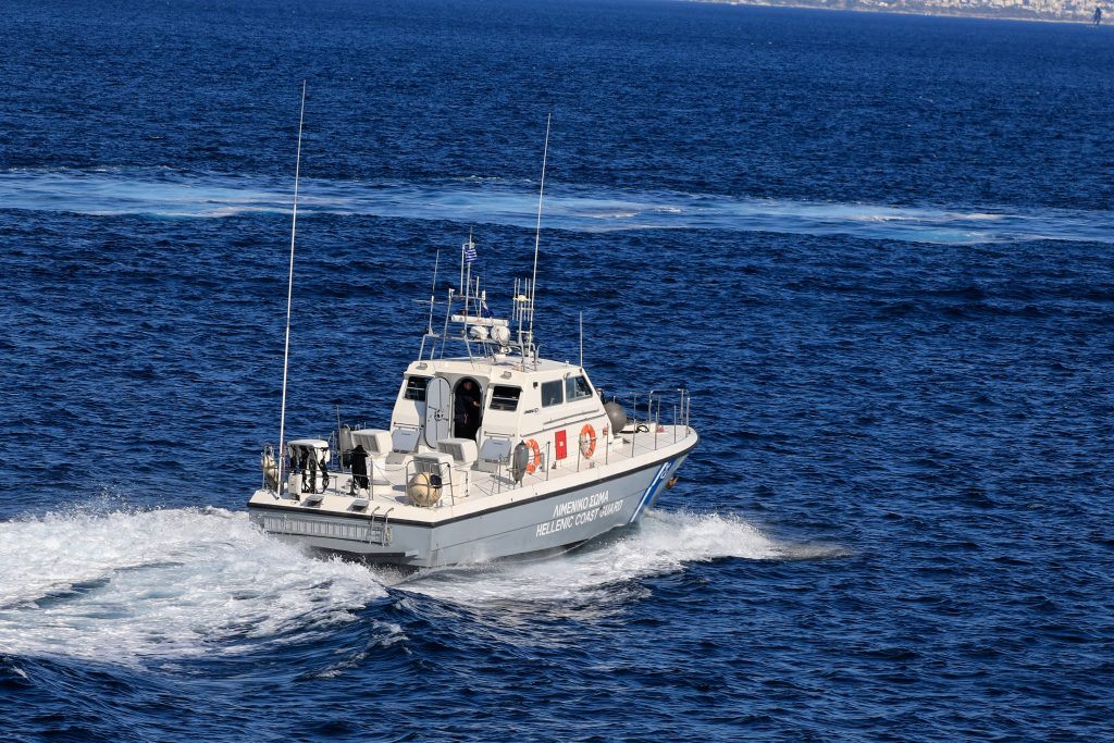 Απίστευτο περιστατικό κοντά στον Πόρο: Θαλαμηγός με σημαία Πολωνίας προσάραξε – Δείτε πώς σώθηκαν οι επιβαίνοντες - NewsPoint.gr