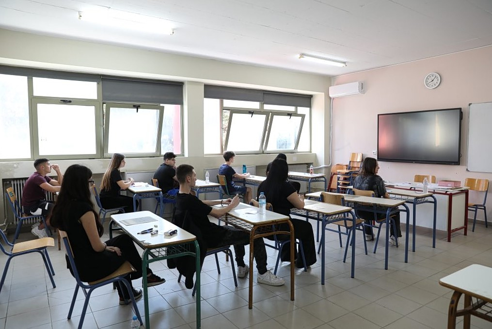Η ανακοίνωση που συγκίνησε όλους: Ποιοι μαθητές παίρνουν 1.000€ από τις Πανελλαδικές και γιατί - NewsPoint.gr