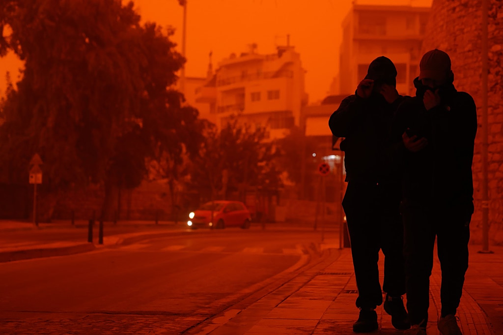 Απίστευτη προειδοποίηση στην Κρήτη: Κόκκινος συναγερμός για την αφρικανική σκόνη – Όλα όσα πρέπει να ξέρετε για την υγεία σας 1 Απίστευτη προειδοποίηση στην Κρήτη: Κόκκινος συναγερμός για την αφρικανική σκόνη – Όλα όσα πρέπει να ξέρετε για την υγεία σας - NewsPoint.gr