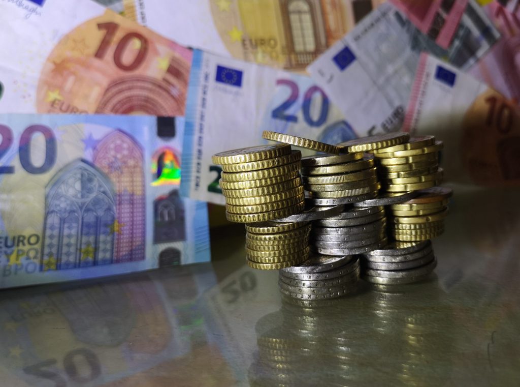 Ανατροπή στη φορολογία: Ποιοι κερδίζουν «ανάσα» από τις νέες απαλλαγές στο τεκμαρτό εισόδημα – Όλα όσα δεν γνωρίζατε 1 Ανατροπή στη φορολογία: Ποιοι κερδίζουν «ανάσα» από τις νέες απαλλαγές στο τεκμαρτό εισόδημα – Όλα όσα δεν γνωρίζατε - NewsPoint.gr