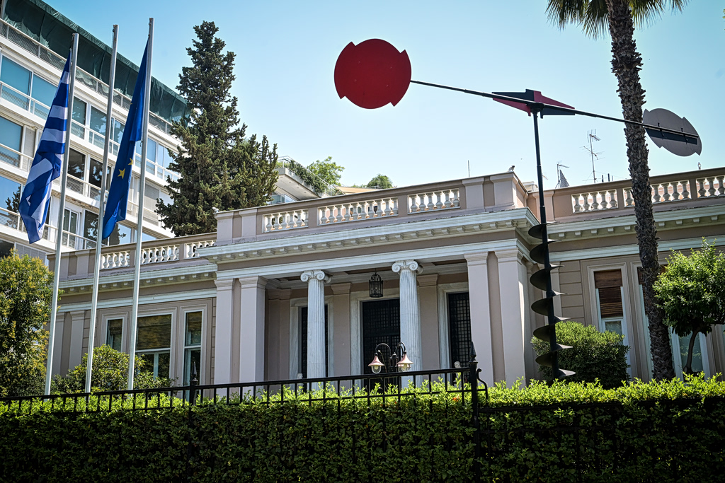 Αναταράξεις και εσωκομματικά «μαχαίρια» στη ΝΔ: Οι κρυφές συγκρούσεις που τρέμει το Μαξίμου λίγο πριν το συνέδριο - NewsPoint.gr
