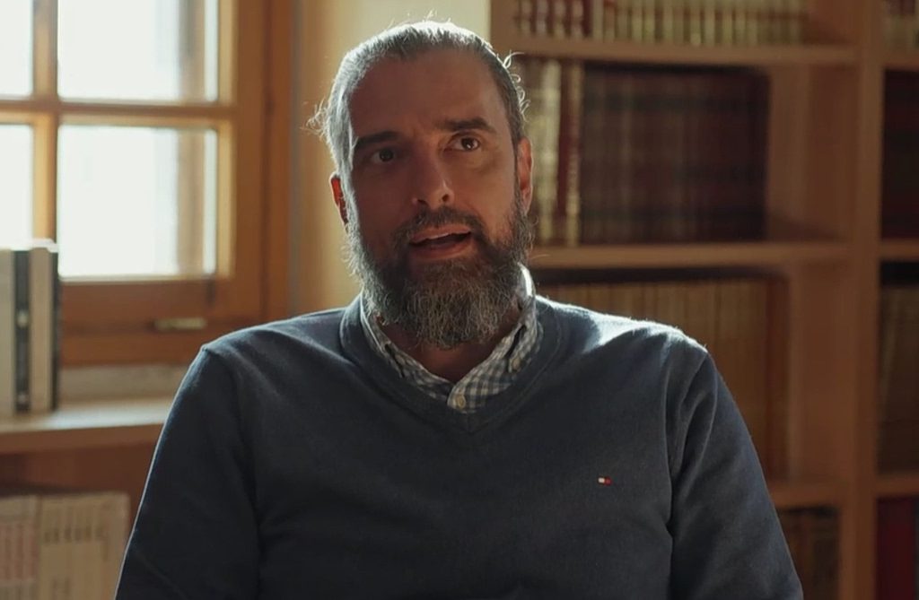 Λύγισε ο Σωτήρης Τσαφούλιας: Η στιγμή που ο πατέρας του τον πέρασε για ξένο – Συγκλονιστική εξομολόγηση στην τηλεόραση 1 Λύγισε ο Σωτήρης Τσαφούλιας: Η στιγμή που ο πατέρας του τον πέρασε για ξένο – Συγκλονιστική εξομολόγηση στην τηλεόραση - NewsPoint.gr
