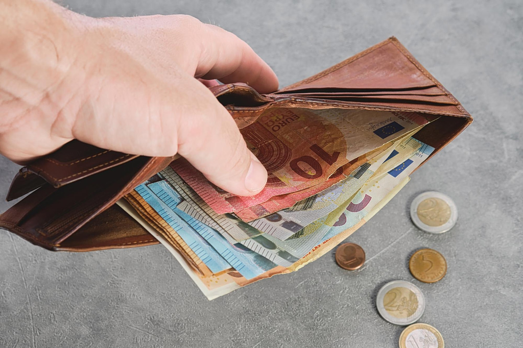 Ανατροπή με το επίδομα των 150€ – Πότε θα μπουν τα χρήματα στους λογαριασμούς και ποιοι δικαιούνται την ενίσχυση - NewsPoint.gr