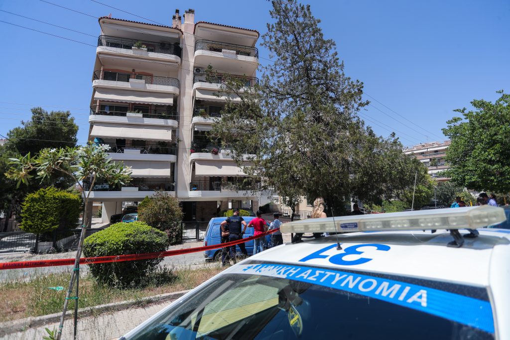 Η τραγωδία που συγκλονίζει την Ηλιούπολη: Σπαρακτικές σκηνές μετά την μοιραία πτώση των δύο 17χρονων κοριτσιών - NewsPoint.gr