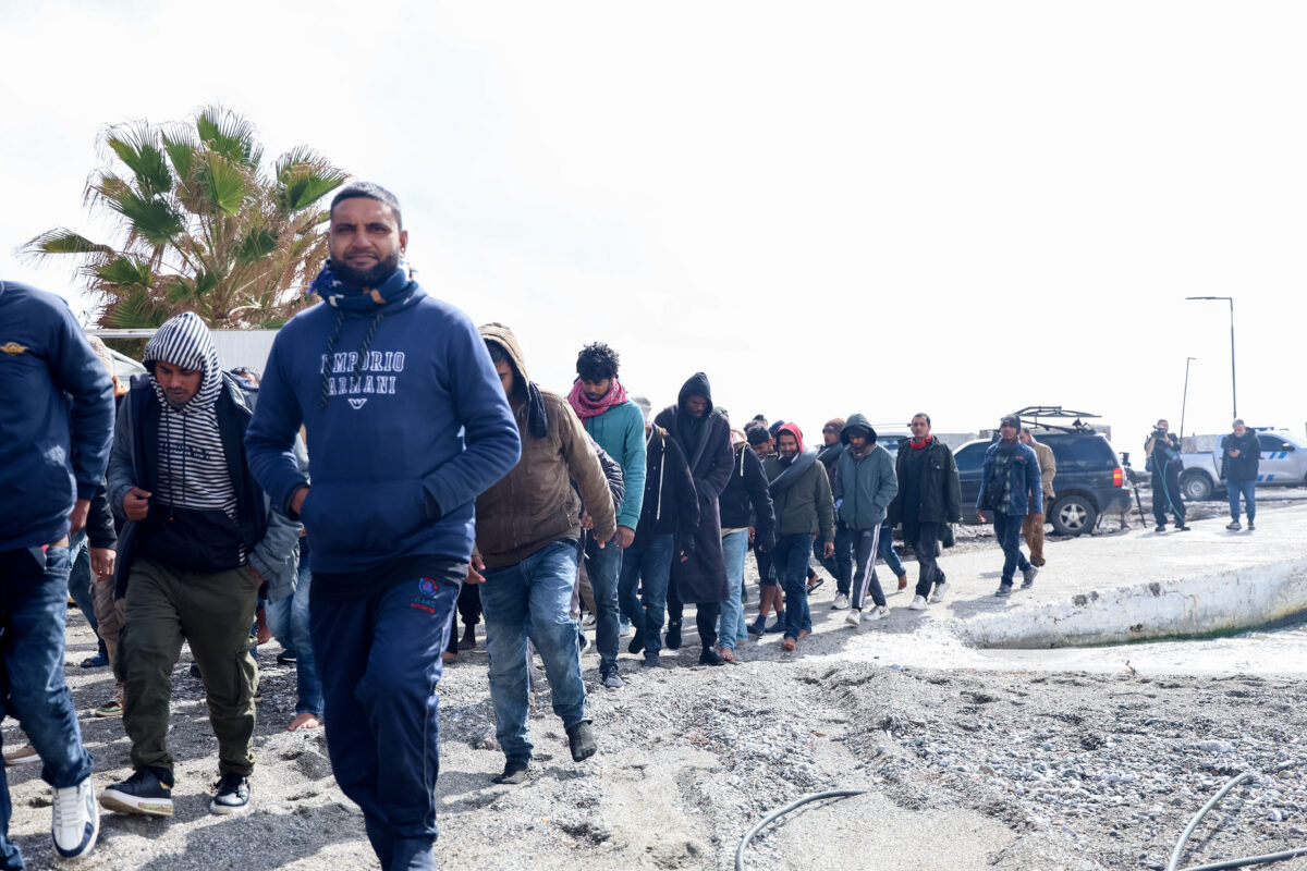 Η κίνηση-έκπληξη της κυβέρνησης για το μεταναστευτικό: Σαρωτικές αλλαγές με σκανάρισμα, κράτηση και επιστροφές 41 Η κίνηση-έκπληξη της κυβέρνησης για το μεταναστευτικό: Σαρωτικές αλλαγές με σκανάρισμα, κράτηση και επιστροφές - NewsPoint.gr