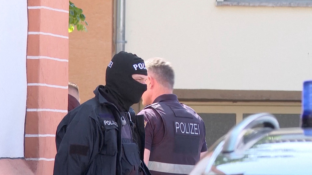 Απίστευτο σοκ στη Γερμανία: Παιδίατρος κατηγορείται για δεκάδες βιασμούς ανηλίκων – Ανατριχιαστικές αποκαλύψεις 27 Απίστευτο σοκ στη Γερμανία: Παιδίατρος κατηγορείται για δεκάδες βιασμούς ανηλίκων – Ανατριχιαστικές αποκαλύψεις - NewsPoint.gr
