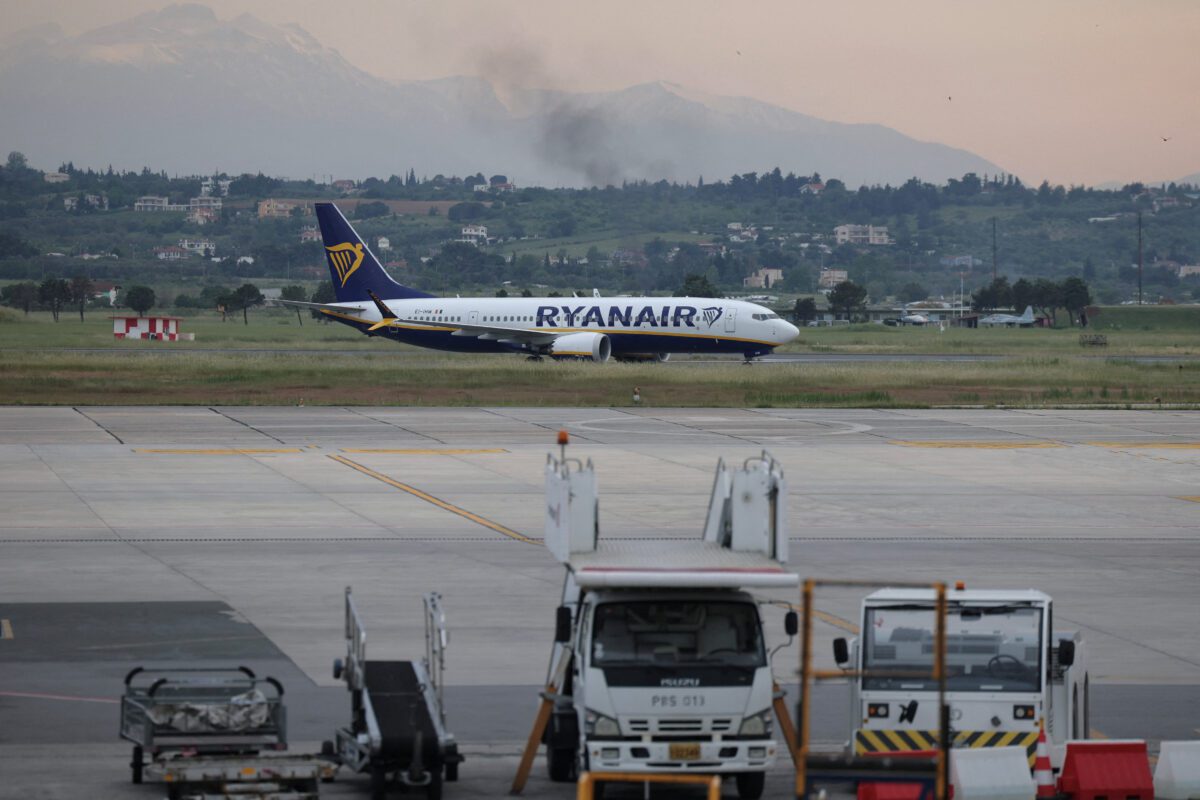 Σάλος στην Ελλάδα: Η Ryanair αποχωρεί από τη Θεσσαλονίκη λόγω έκρηξης στα τέλη της Fraport – Οι βαρύτατες καταγγελίες που προκαλούν σεισμό στην αεροπορική αγορά 20 Σάλος στην Ελλάδα: Η Ryanair αποχωρεί από τη Θεσσαλονίκη λόγω έκρηξης στα τέλη της Fraport – Οι βαρύτατες καταγγελίες που προκαλούν σεισμό στην αεροπορική αγορά - NewsPoint.gr