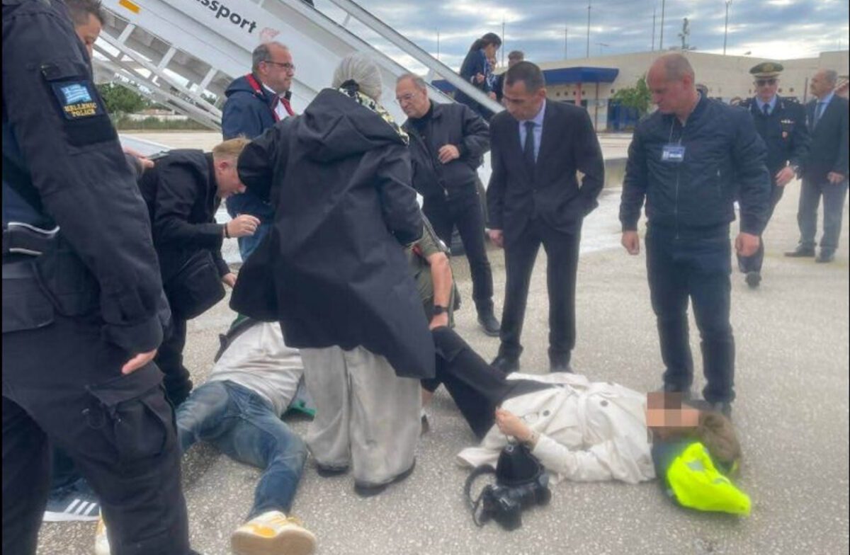 Σοκ στον Άραξο: Η κατάρρευση σκάλας που τραυμάτισε τρεις και το ενδεχόμενο χειρουργείο που συγκλονίζει! 1 Σοκ στον Άραξο: Η κατάρρευση σκάλας που τραυμάτισε τρεις και το ενδεχόμενο χειρουργείο που συγκλονίζει! - NewsPoint.gr