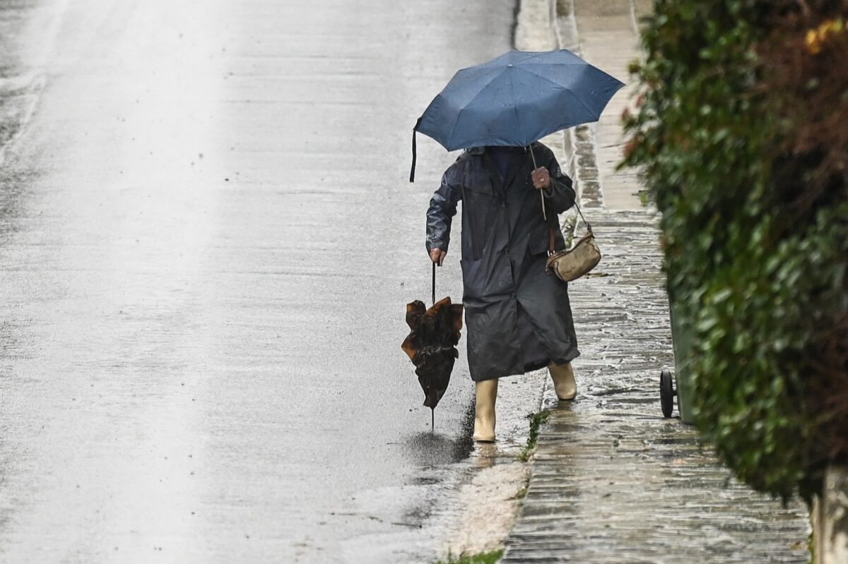 Απρόσμενο σοκ στον καιρό: Γιατί η ψυχρή μπόρα της Πρωτομαγιάς παρατείνεται και το Σαββατοκύριακο – Η ημερομηνία που επιστρέφει η Άνοιξη 1 Απρόσμενο σοκ στον καιρό: Γιατί η ψυχρή μπόρα της Πρωτομαγιάς παρατείνεται και το Σαββατοκύριακο – Η ημερομηνία που επιστρέφει η Άνοιξη - NewsPoint.gr