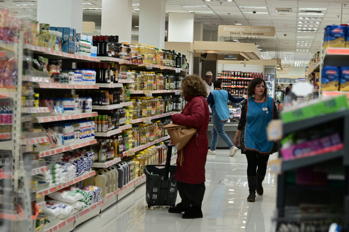 Η αύξηση που σόκαρε τα νοικοκυριά: Πώς ο πόλεμος εκτόξευσε τις τιμές στα μαγειρικά λάδια – Τι συμβαίνει με ηλιέλαιο, σογιέλαιο και φοινικέλαιο - NewsPoint.gr