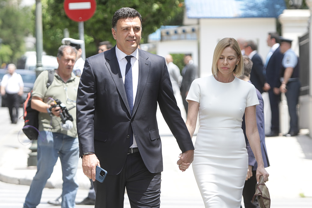 Κανείς δεν περίμενε το τρυφερό μήνυμα της Τζένης Μπαλατσινού στον Βασίλη Κικίλια – Η φωτογραφία που συγκίνησε τους πάντες! 21 Κανείς δεν περίμενε το τρυφερό μήνυμα της Τζένης Μπαλατσινού στον Βασίλη Κικίλια – Η φωτογραφία που συγκίνησε τους πάντες! - NewsPoint.gr
