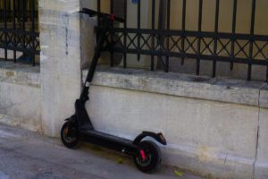 Απίστευτο σοκ στη Λαμία: Σοβαρός τραυματισμός 40χρονου με ηλεκτρικό πατίνι – Όλες οι εξελίξεις