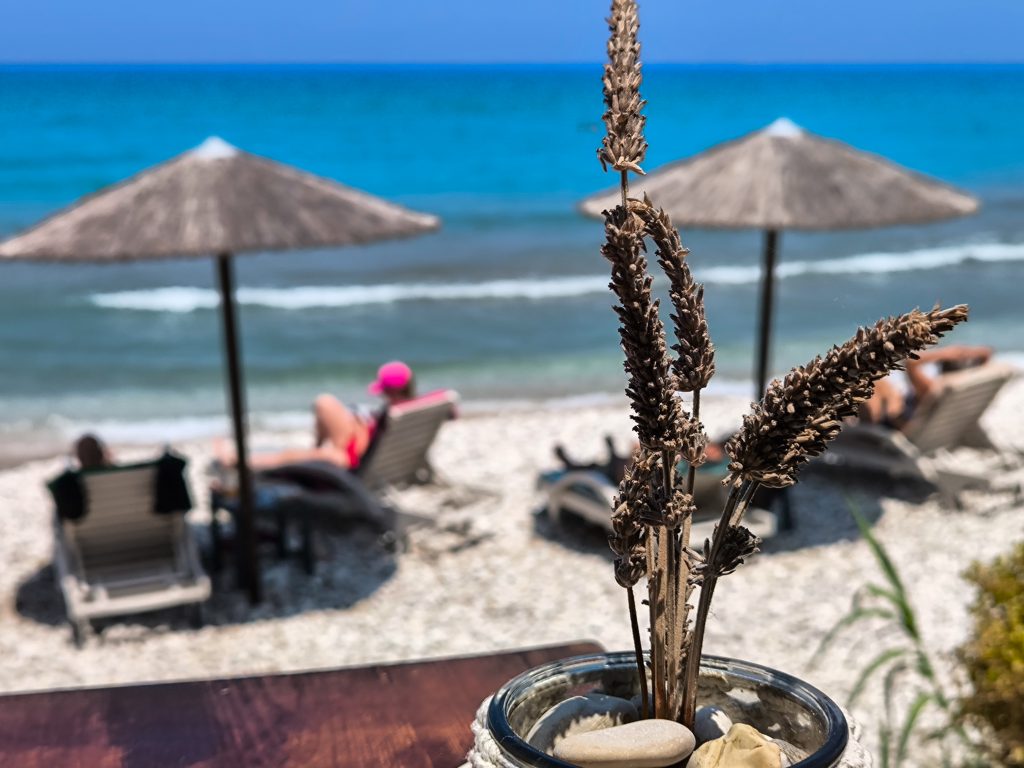«Η αλήθεια για τις ξαπλώστρες και τις τιμές που εξόργισαν τους Έλληνες – Οι απίστευτες αντιδράσεις που δεν περιμένατε!» 1 «Η αλήθεια για τις ξαπλώστρες και τις τιμές που εξόργισαν τους Έλληνες – Οι απίστευτες αντιδράσεις που δεν περιμένατε!» - NewsPoint.gr