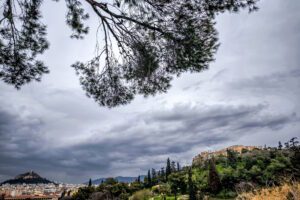 Απίστευτη μεταβολή στον καιρό σήμερα: Ισχυροί βοριάδες στο Αιγαίο και ξαφνικές βροχές – Η θερμοκρασία φτάνει τους 34 βαθμούς!