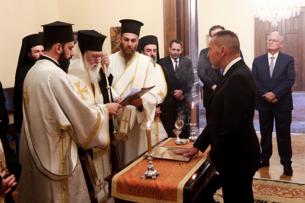 Αυτή η ανανέωση ταράζει τα νερά: Ο Γιάννης Στουρνάρας σφραγίζει την παραμονή του στην Τράπεζα της Ελλάδος! - NewsPoint.gr