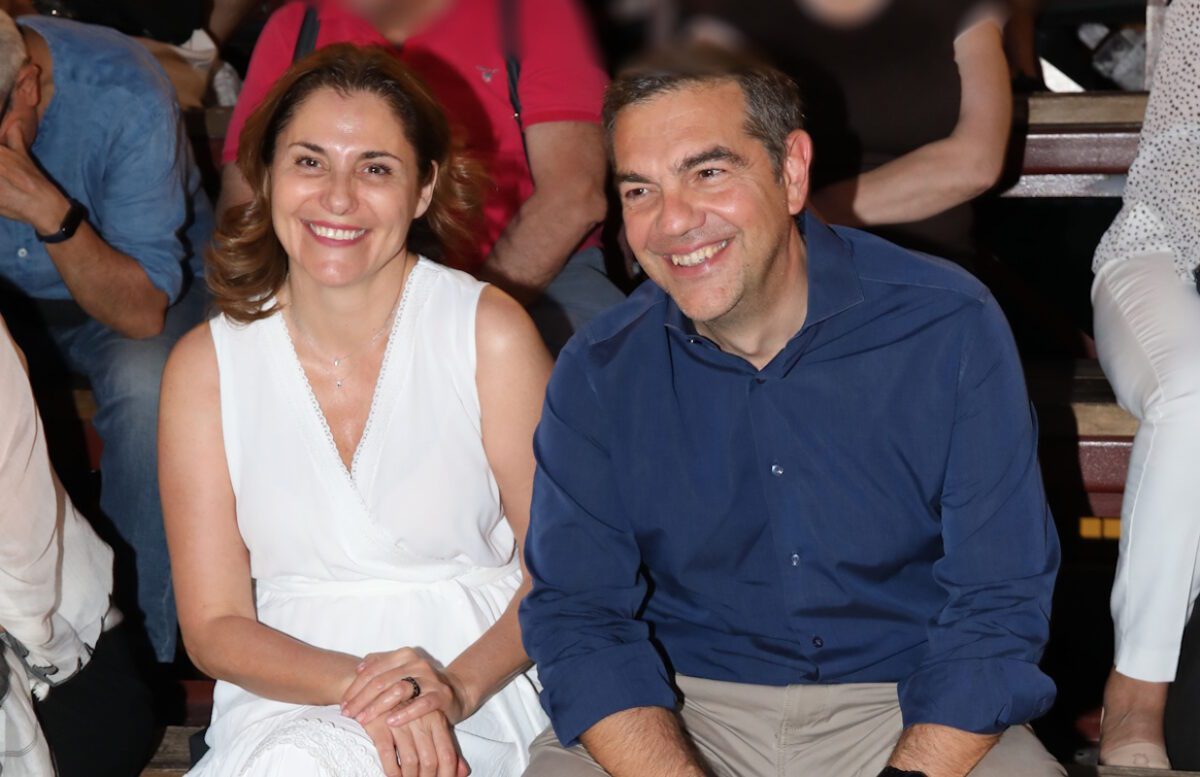 Κανείς δεν περίμενε την εμφάνιση Τσίπρα και Μπαζιάνα στο Λυκαβηττό – Το έργο που απογείωσε το κοινό! - NewsPoint.gr