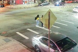 Σοκ και θλίψη στο Νιου Τζέρσεϊ: Αυτοκίνητο εκσφενδόνισε δύο γυναίκες στη διάβαση – Τα συγκλονιστικά πλάνα