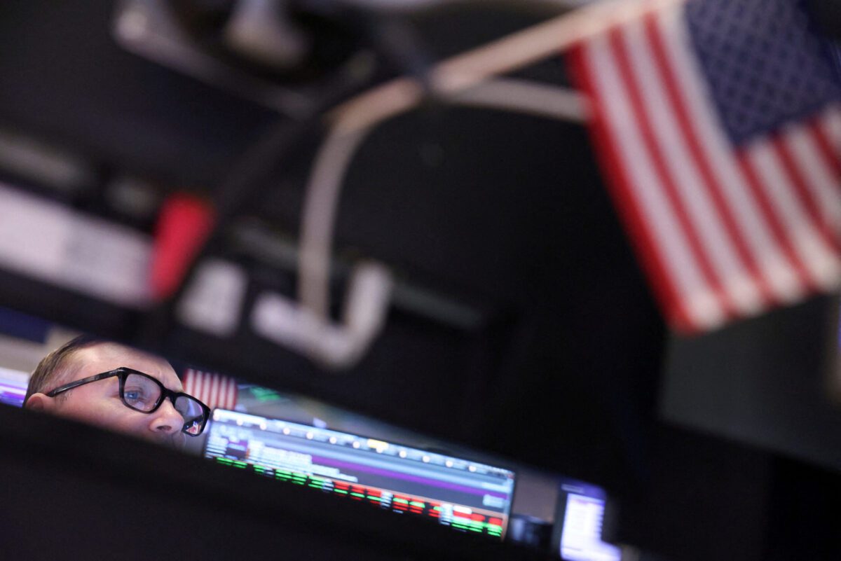 Ανατροπή στη Wall Street: Τεχνολογική «καταιγίδα» βυθίζει τον Nasdaq για τέταρτη μέρα – Τι συνέβη με Apple και Micron; - NewsPoint.gr