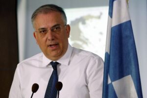 Ο Θεοδωρικάκος αποκαλύπτει: Πώς το πλαφόν έριξε τις τιμές σε 2.000 προϊόντα – Η μεγάλη μάχη για φθηνότερα αγαθά τώρα ξεκινά!