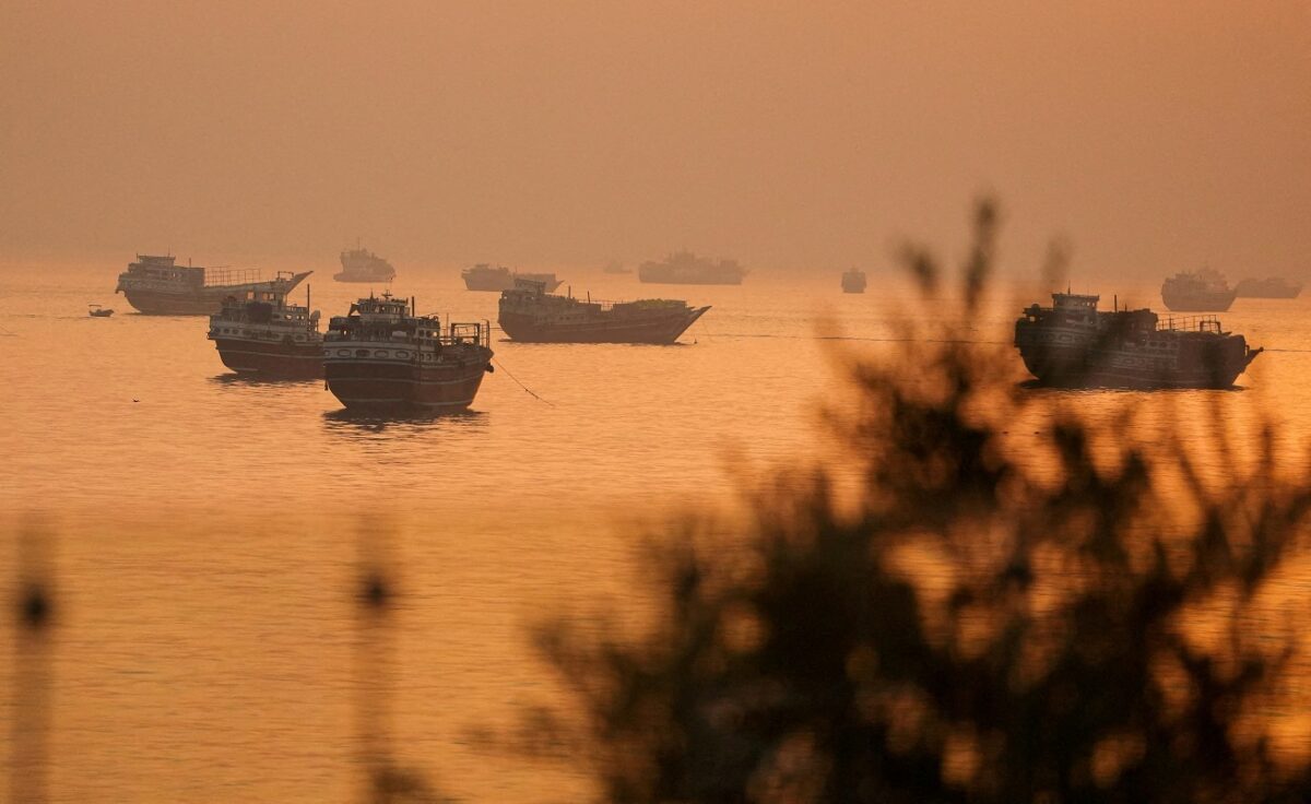 Συναγερμός στα Στενά του Ορμούζ: Οι ΗΠΑ αντεπιτίθενται με ισχυρά πλήγματα σε ιρανικούς στόχους – Κρίσιμες ώρες για τη διεθνή ναυσιπλοΐα! - NewsPoint.gr