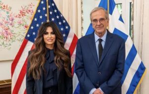 Η κίνηση που αιφνιδίασε την Αθήνα – Η Κίμπερλι Γκίλφοϊλ συνάντησε τον Αντώνη Σαμαρά και άνοιξε νέα σελίδα στις ελληνοαμερικανικές σχέσεις
