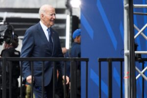 Σκηνές που προκαλούν σοκ: Η εμφάνιση του Τζο Μπάιντεν πυροδοτεί νέα ερωτηματικά για την υγεία του – Το βίντεο που κάνει το γύρο του κόσμου