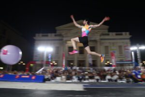 Η εμφάνιση που «άφησε άφωνους» τους πάντες: Ο Μίλτος Τεντόγλου έκανε δύο απίστευτα ρεκόρ και θριάμβευσε στον Πειραιά!