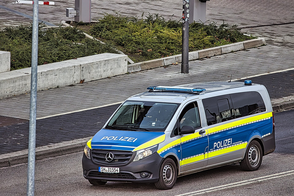 Συγκλονιστικές στιγμές στο Ντόρτμουντ: Ένοπλος τραυματίζει αστυνομικό και κρατά παιδιά ομήρους – Ολόκληρη η πόλη παγωμένη από τον τρόμο! - NewsPoint.gr