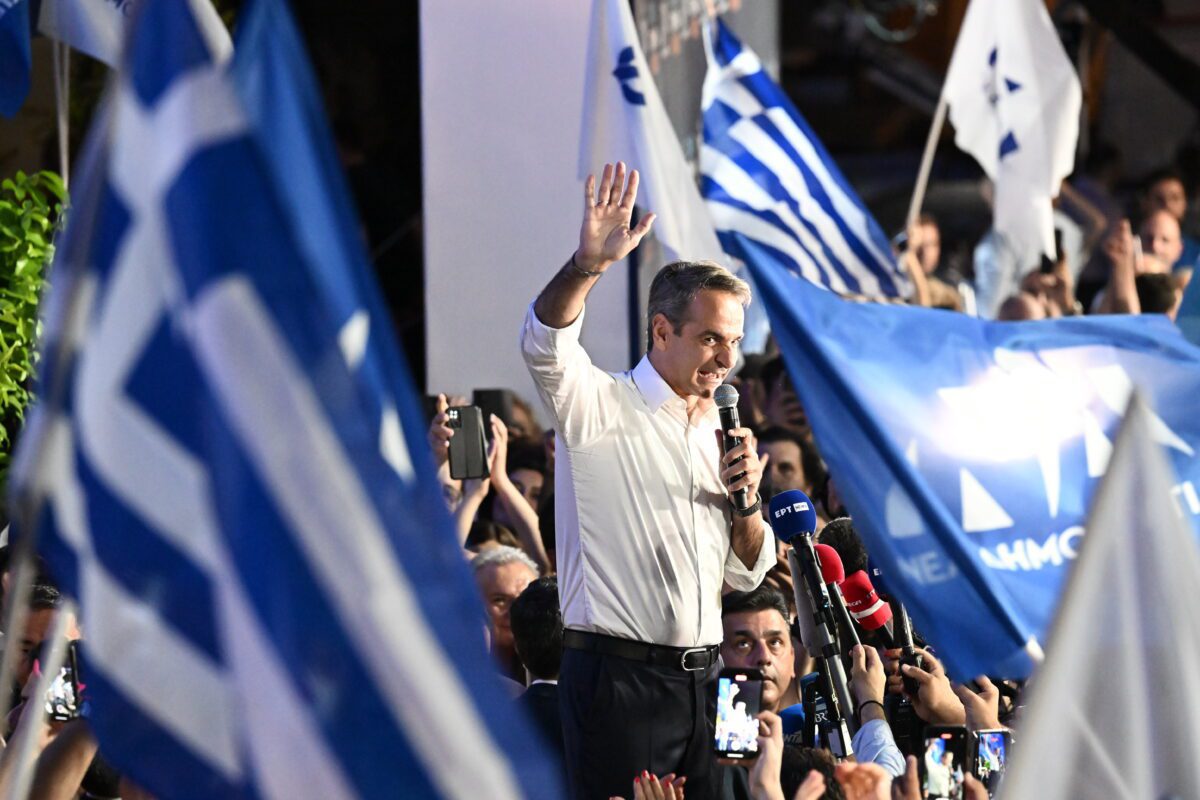 Η πολιτική ανατροπή που δεν περίμενε κανείς: Συγκρούσεις, νέα γκάλοπ και η μεγάλη μάχη για τις εκλογές του 2027! - NewsPoint.gr