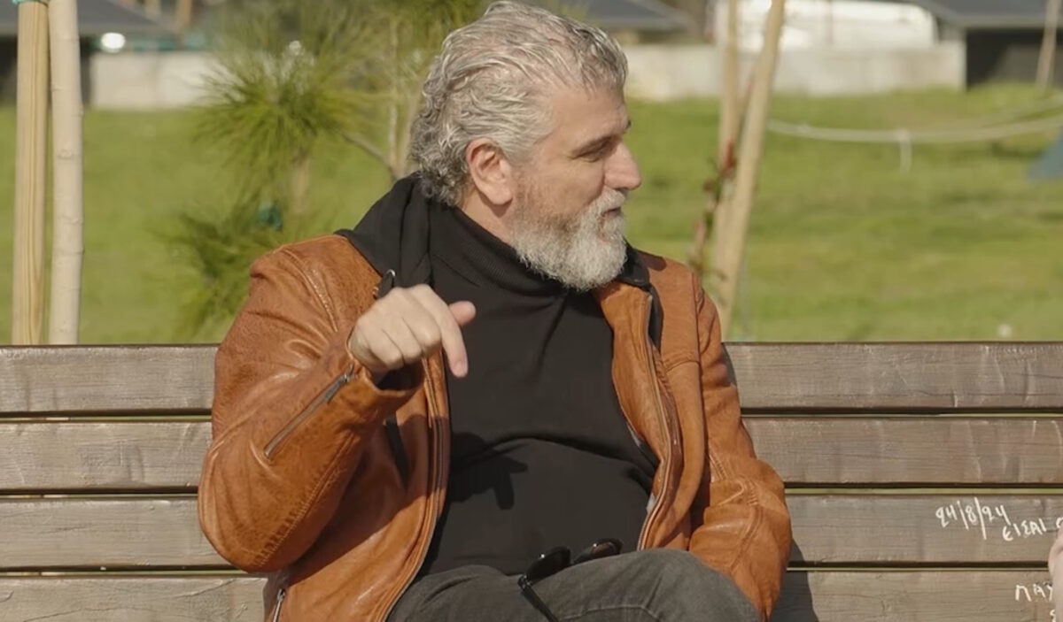 Κανείς δεν περίμενε αυτό που αποκάλυψε ο Βλαδίμηρος Κυριακίδης για τα πρώτα του βήματα στο θέατρο – Η άγνωστη ιστορία με τις μπομπίνες - NewsPoint.gr