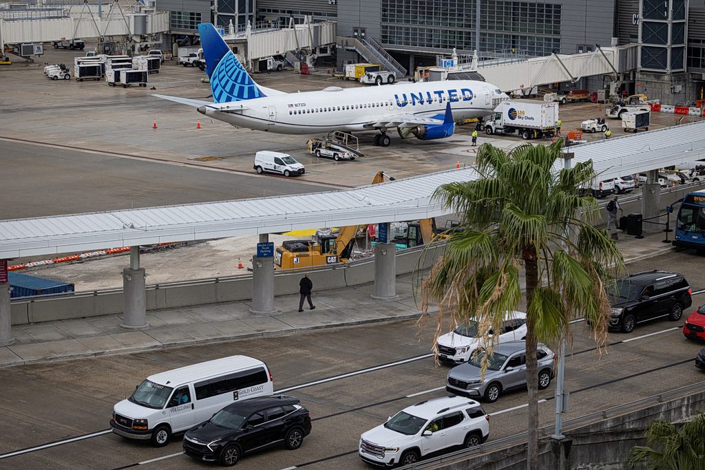 Συναγερμός σε πτήση της United: Bluetooth συσκευή με απειλητικό μήνυμα προκάλεσε αναγκαστική επιστροφή πάνω από τον Ατλαντικό! - NewsPoint.gr