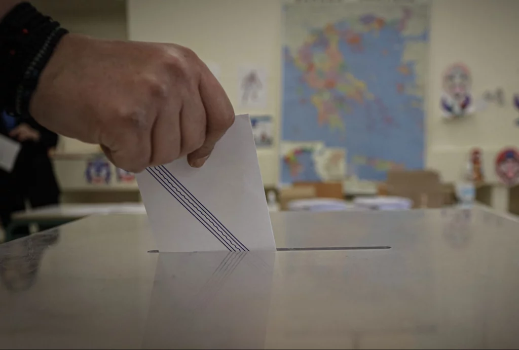 Η αλήθεια πίσω από τις δημοσκοπήσεις: Γιατί η Ελλάδα παραπαίει ανάμεσα σε αυταπάτες και διχασμό 1 Η αλήθεια πίσω από τις δημοσκοπήσεις: Γιατί η Ελλάδα παραπαίει ανάμεσα σε αυταπάτες και διχασμό - NewsPoint.gr