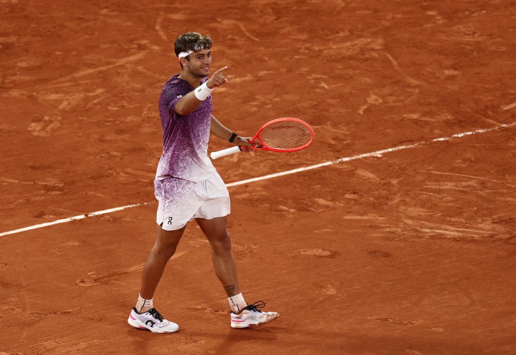 Απίστευτη ανατροπή στο Roland Garros: Ο Κομπόλι στον τελικό χωρίς να παίξει – Η αποχώρηση που σόκαρε το τουρνουά! - NewsPoint.gr