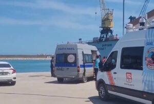 Ανεξήγητη τραγωδία στη Μαύρη Θάλασσα: Τουρκικό αλιευτικό βυθίστηκε μετά από άγρια επίθεση – Νεκρός και τραυματίες προκαλούν σοκ