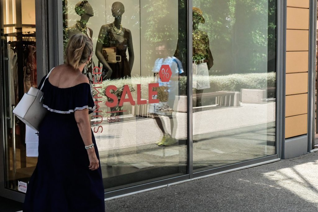 Το μεγάλο μυστικό των θερινών εκπτώσεων 2026: Πότε ξεκινούν και ποια Κυριακή θα γίνει χαμός στα μαγαζιά! - NewsPoint.gr