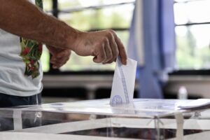 Πολιτικός σεισμός: Ποια κόμματα «καταρρέουν» – Η έκπληξη της Καρυστιανού, η θεαματική άνοδος Τσίπρα και το «καμπανάκι» για ΠΑΣΟΚ