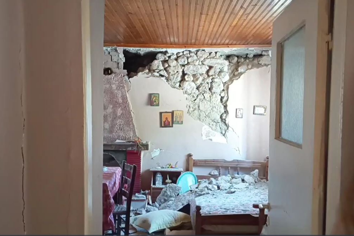 Απίστευτος πανικός στην Εύβοια μετά τα συνεχή ρίχτερ – Δραματικές εικόνες, ζημιές και αγωνία για νέους σεισμούς! 1 Απίστευτος πανικός στην Εύβοια μετά τα συνεχή ρίχτερ – Δραματικές εικόνες, ζημιές και αγωνία για νέους σεισμούς! - NewsPoint.gr