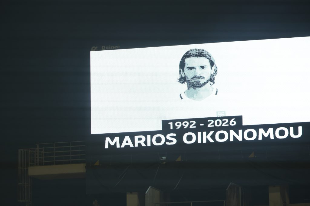 Συγκλονιστική στιγμή: Σιγή στη μνήμη του Μάριου Οικονόμου πριν το Ελλάδα – Ιταλία 1 Συγκλονιστική στιγμή: Σιγή στη μνήμη του Μάριου Οικονόμου πριν το Ελλάδα – Ιταλία - NewsPoint.gr
