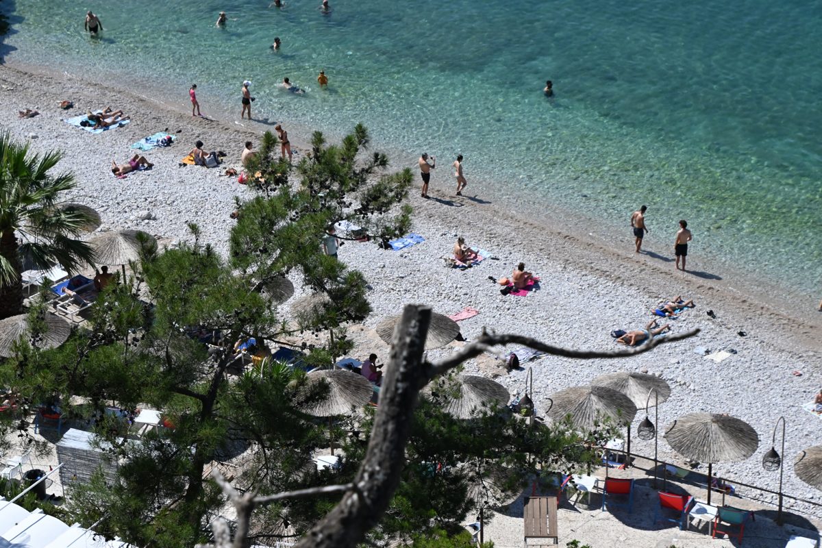 Απίστευτη καλοκαιρινή ζέστη με 33°C – Πού θα χτυπήσουν οι ξαφνικές καταιγίδες σήμερα; 1 Απίστευτη καλοκαιρινή ζέστη με 33°C – Πού θα χτυπήσουν οι ξαφνικές καταιγίδες σήμερα; - NewsPoint.gr