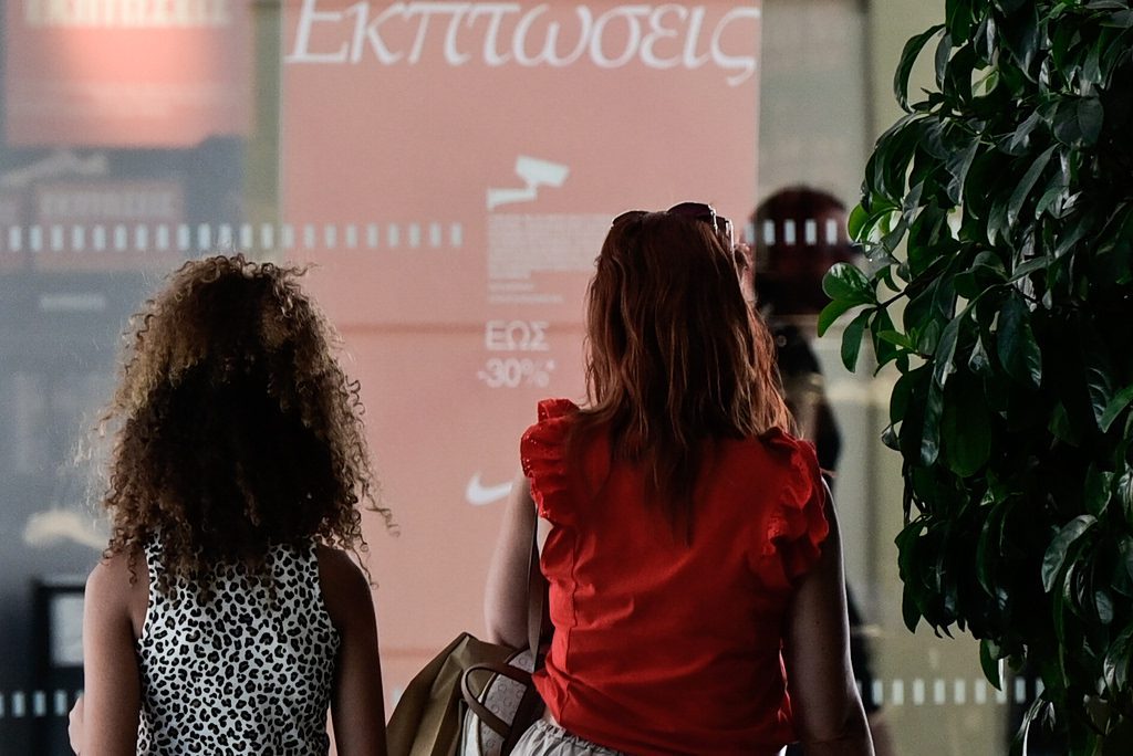 Ξεκινά το καλοκαιρινό «κυνήγι εκπτώσεων»! Όλα όσα πρέπει να ξέρετε για τις φετινές θερινές προσφορές – Ημερομηνίες, κανόνες & παγίδες - NewsPoint.gr