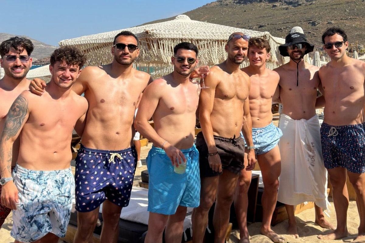 Απίστευτο γλέντι στη Μύκονο: Ο Βασίλης Παυλίδης ξεσηκώνει το νησί με το bachelor party του – Δίπλα του κορυφαία ονόματα της Εθνικής! 1 Απίστευτο γλέντι στη Μύκονο: Ο Βασίλης Παυλίδης ξεσηκώνει το νησί με το bachelor party του – Δίπλα του κορυφαία ονόματα της Εθνικής! - NewsPoint.gr