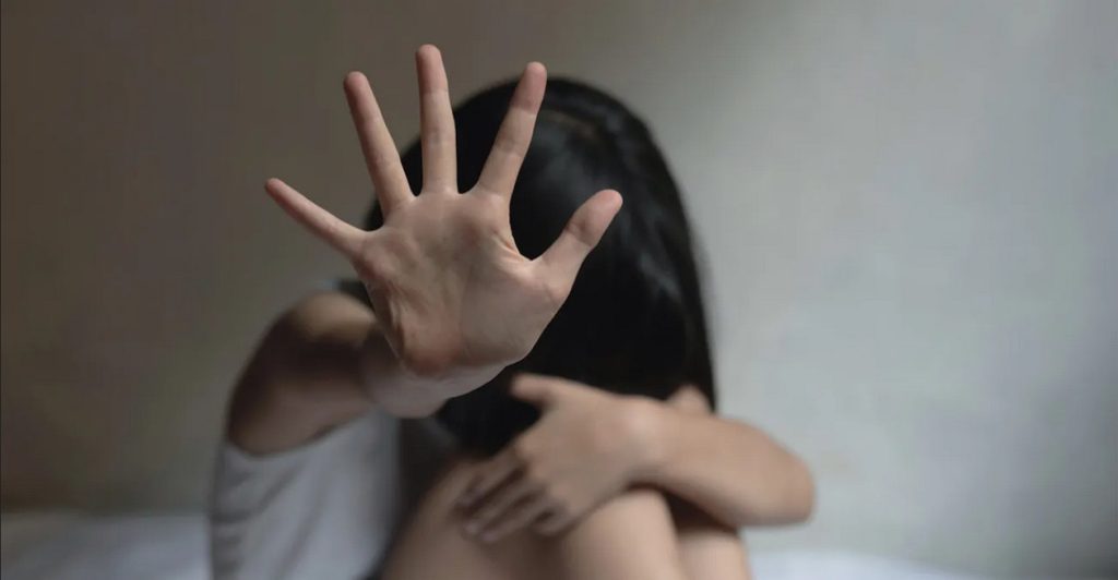 Βόλος: Το δράμα της 16χρονης που τράπηκε σε φυγή ξυπόλητη για να ξεφύγει από τον 30χρονο σύζυγό της σοκάρει – Η καταδίκη που πυροδότησε αντιδράσεις - NewsPoint.gr