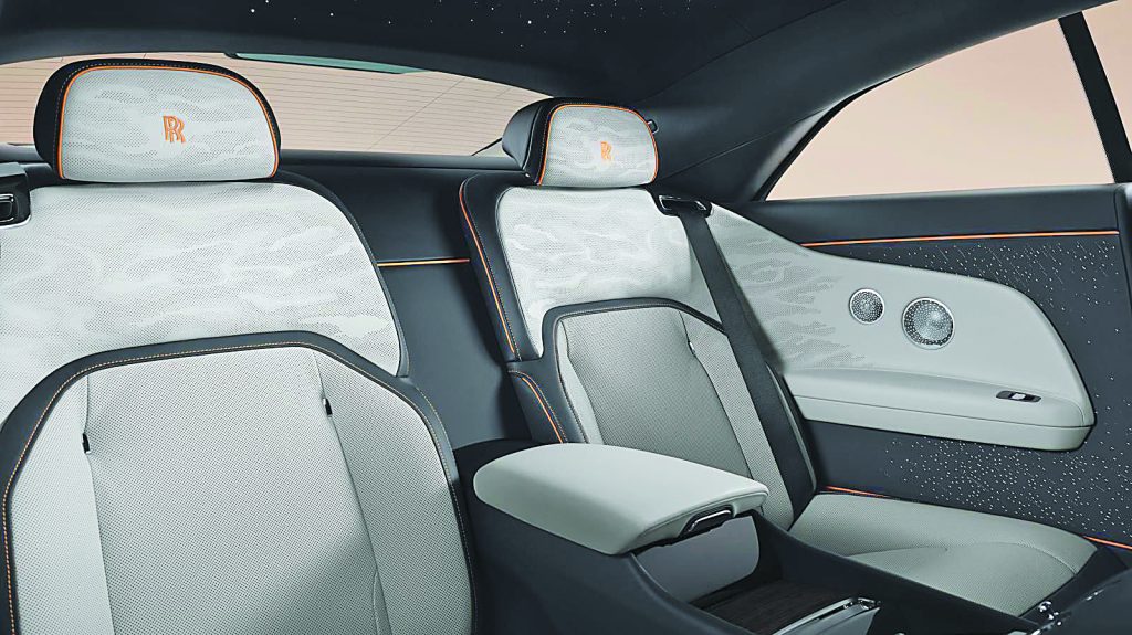 Η Rolls-Royce που κόβει την ανάσα: Η απόλυτη πολυτέλεια κρύβει ένα μυστικό χιλιάδων βελονιών! - NewsPoint.gr