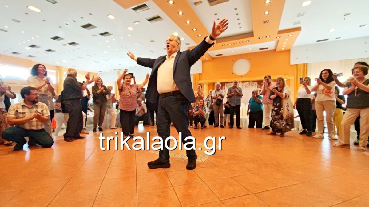 Έκανε όλο το μαγαζί να χειροκροτεί: Το ζεϊμπέκικο του Δημήτρη Κουτσούμπα στα Τρίκαλα που έγραψε ιστορία! - NewsPoint.gr