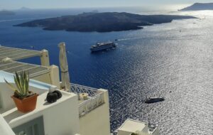 Χάος στη Σαντορίνη με ακυρώσεις κρουαζιερόπλοιων: Η κρίση που απείλησε τον τουρισμό και έφερε συγκρούσεις!
